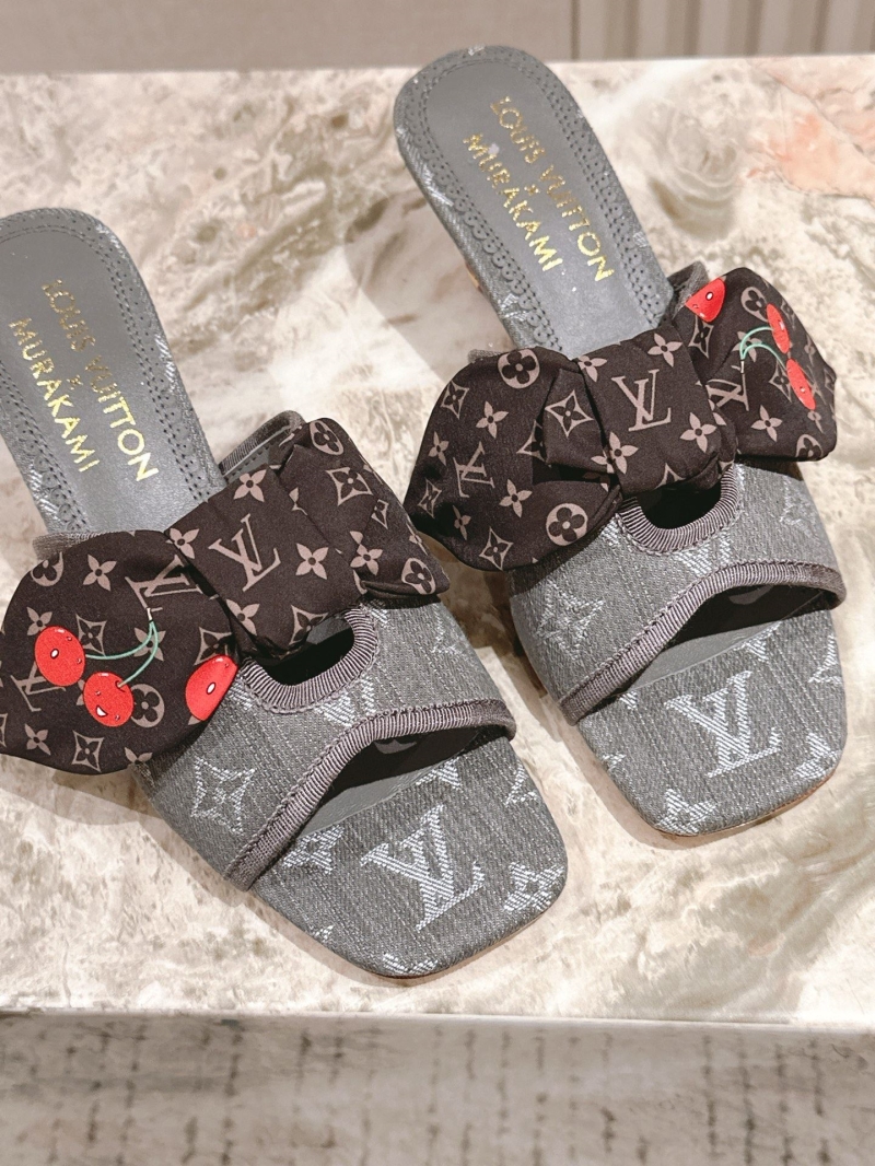 l0vis Vvtt0n slippers